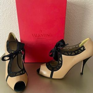 Valentino Capetto Open toe heels sz 40.5